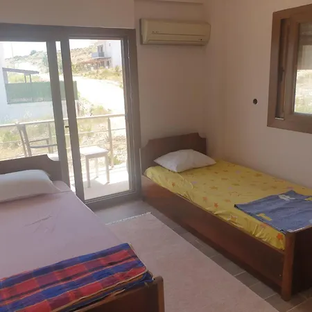 Villa Her Kattan Panaromik Deniz Manzarali,dogayla Ic-ice,ates Cukuru Ile Hos Bir Bahce *