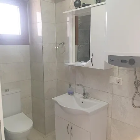 Villa Her Kattan Panaromik Deniz Manzarali,dogayla Ic-ice,ates Cukuru Ile Hos Bir Bahce Smirne