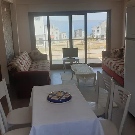 Her Kattan Panaromik Deniz Manzarali,dogayla Ic-ice,ates Cukuru Ile Hos Bir Bahce *