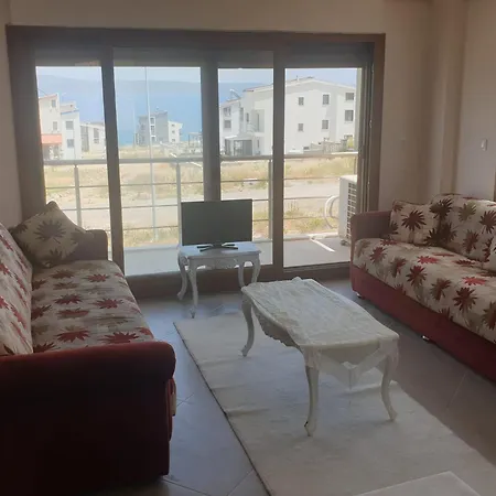 Her Kattan Panaromik Deniz Manzarali,dogayla Ic-ice,ates Cukuru Ile Hos Bir Bahce * Smirne