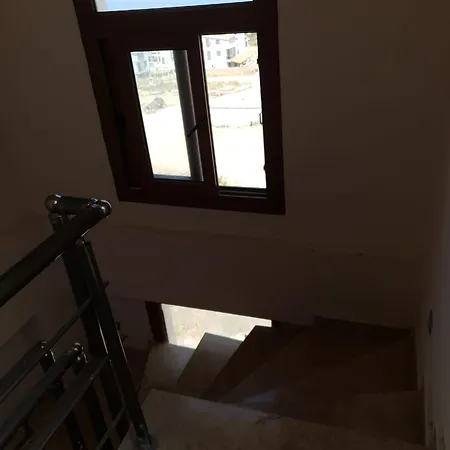 Villa Her Kattan Panaromik Deniz Manzarali,dogayla Ic-ice,ates Cukuru Ile Hos Bir Bahce Smirne