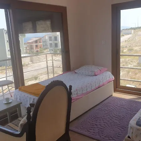 Her Kattan Panaromik Deniz Manzarali,dogayla Ic-ice,ates Cukuru Ile Hos Bir Bahce Smirne