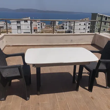 Her Kattan Panaromik Deniz Manzarali,dogayla Ic-ice,ates Cukuru Ile Hos Bir Bahce * Smirne