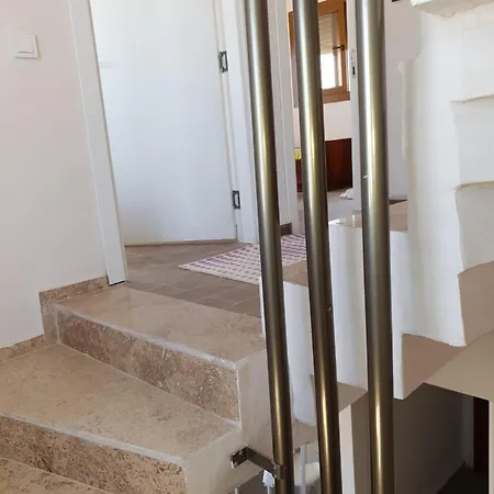 Her Kattan Panaromik Deniz Manzarali,dogayla Ic-ice,ates Cukuru Ile Hos Bir Bahce Villa Smirne