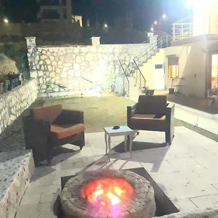 Her Kattan Panaromik Deniz Manzarali,dogayla Ic-ice,ates Cukuru Ile Hos Bir Bahce * Smirne