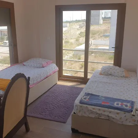 Her Kattan Panaromik Deniz Manzarali,dogayla Ic-ice,ates Cukuru Ile Hos Bir Bahce