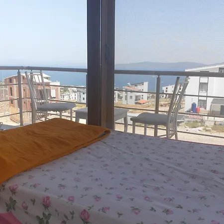 Her Kattan Panaromik Deniz Manzarali,dogayla Ic-ice,ates Cukuru Ile Hos Bir Bahce * Smirne