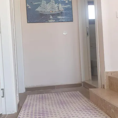 Her Kattan Panaromik Deniz Manzarali,dogayla Ic-ice,ates Cukuru Ile Hos Bir Bahce * Smirne
